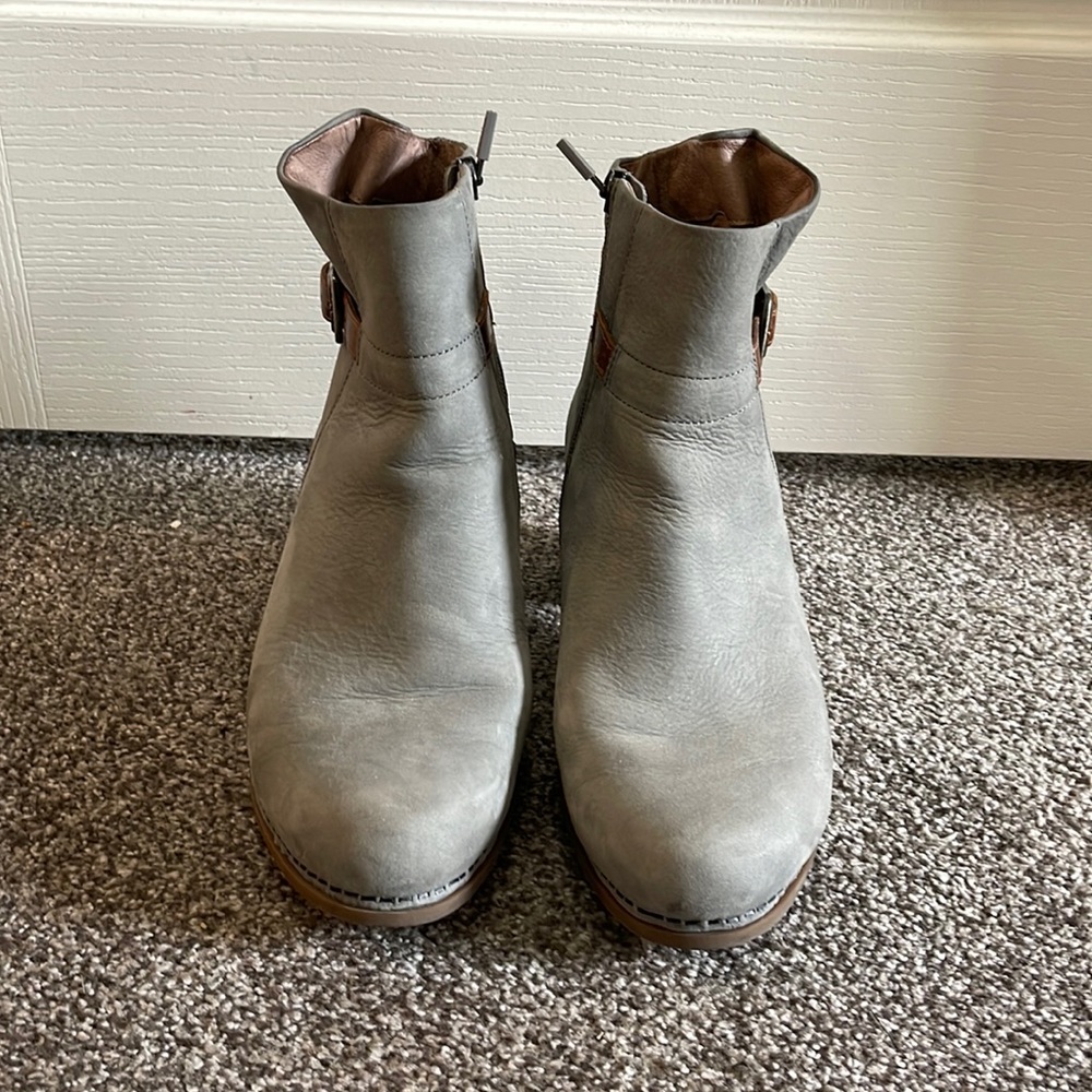 Size 41 Dansko boots